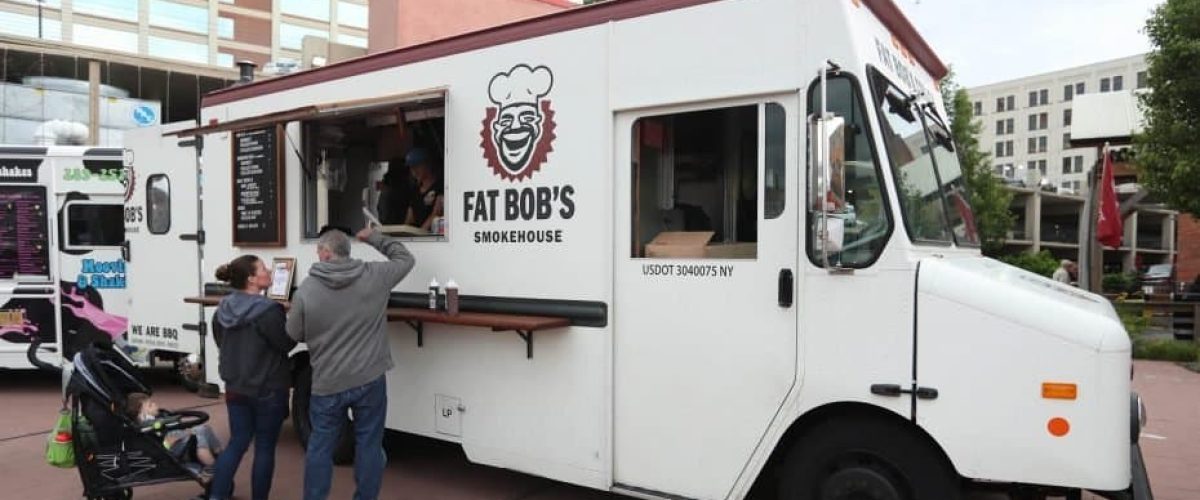 1010512846-food-trucks-1-Ca-930x590