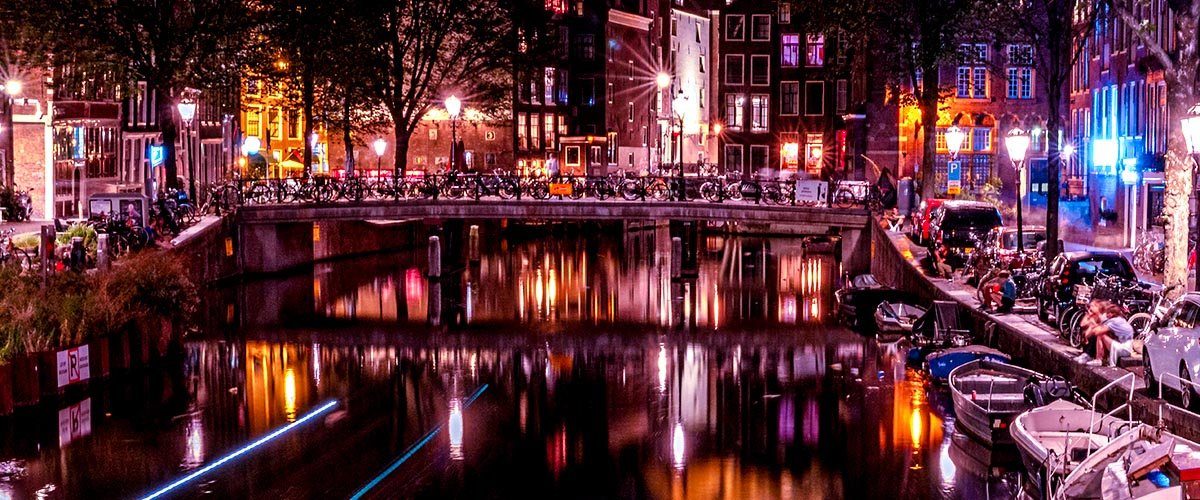 blog-cover-Amsterdam-To-Ban-Outdoor-Cannabis-Smoking-In-Red-Light-District-